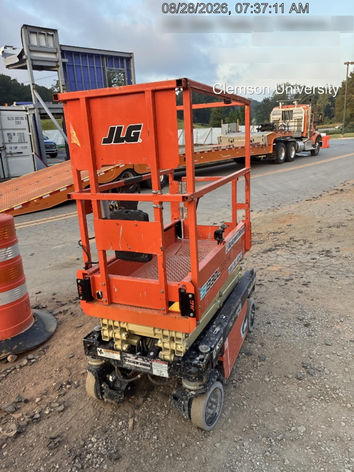 2022 JLG ES1330L