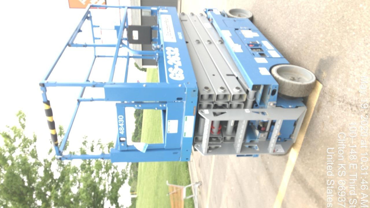 2019 Genie GS-2632 Folding rails with half height swing gate