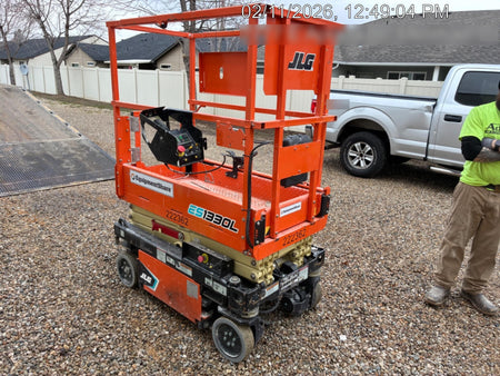 2022 JLG ES1330L