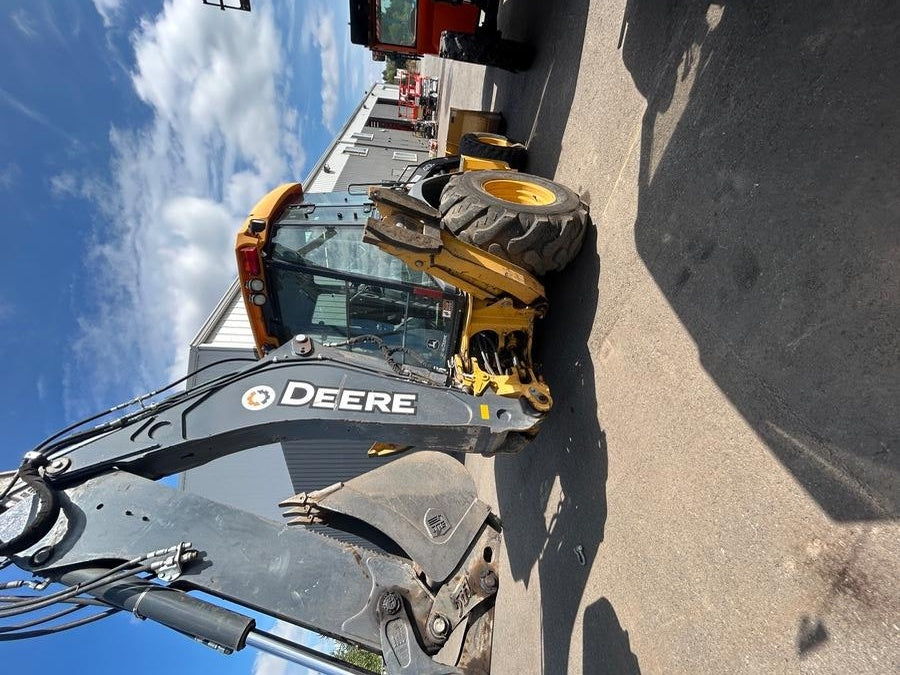 2020 John Deere 410L - Extendable Stick Cab/Heat/Air, 4WD, Extendable Stick, Pilot Controls, 2 Way Hydraulics, TAG Manual QC