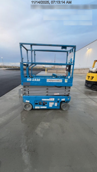 2020 Genie GS-1930 Solid Non Marking Tires, Beacon, Folding rails with half height swing gate, 800W Inverter