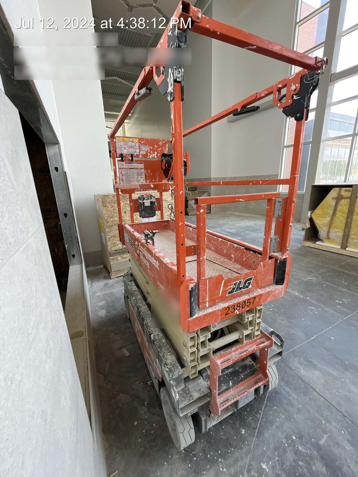 2022 JLG ES1932