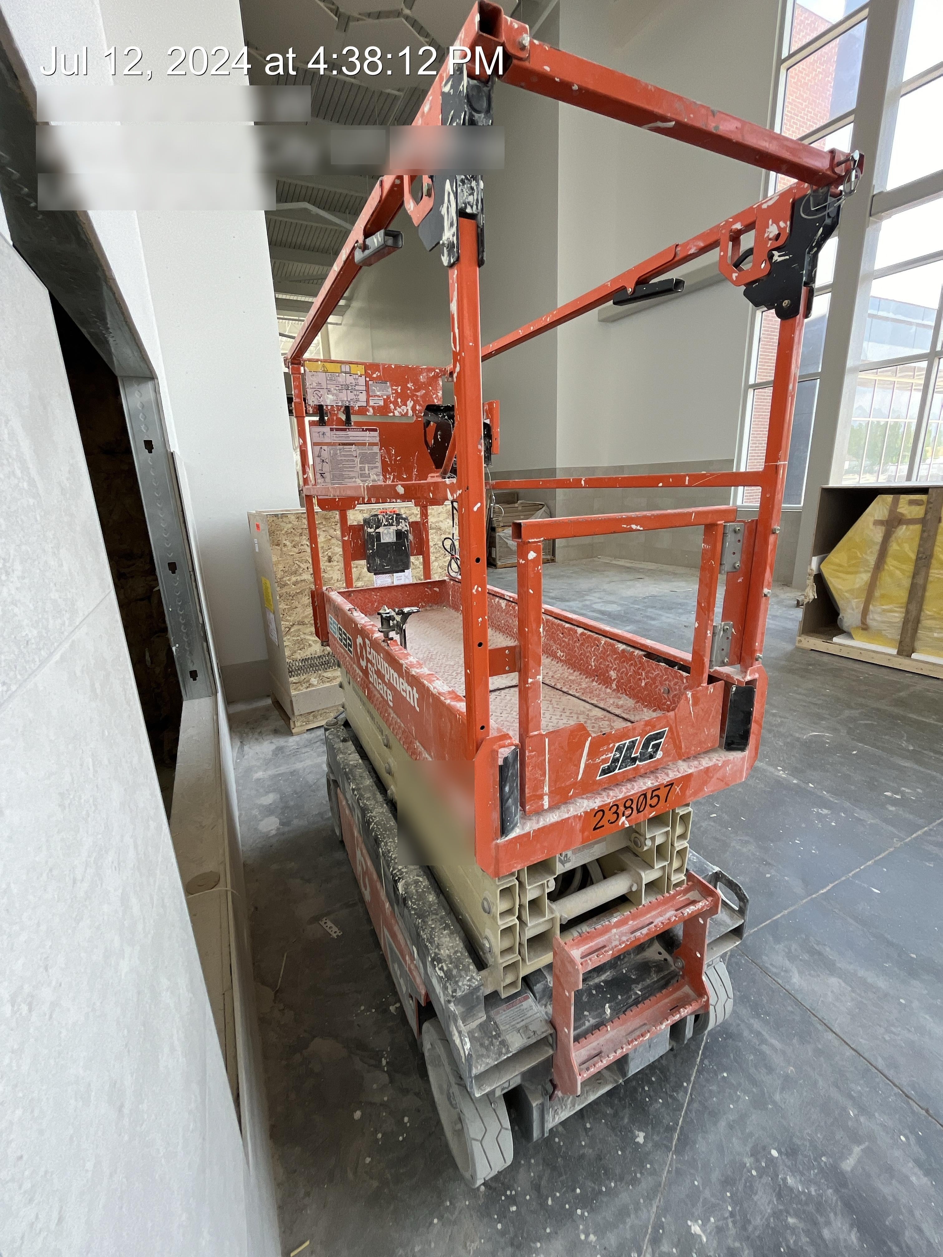 2022 JLG ES1932