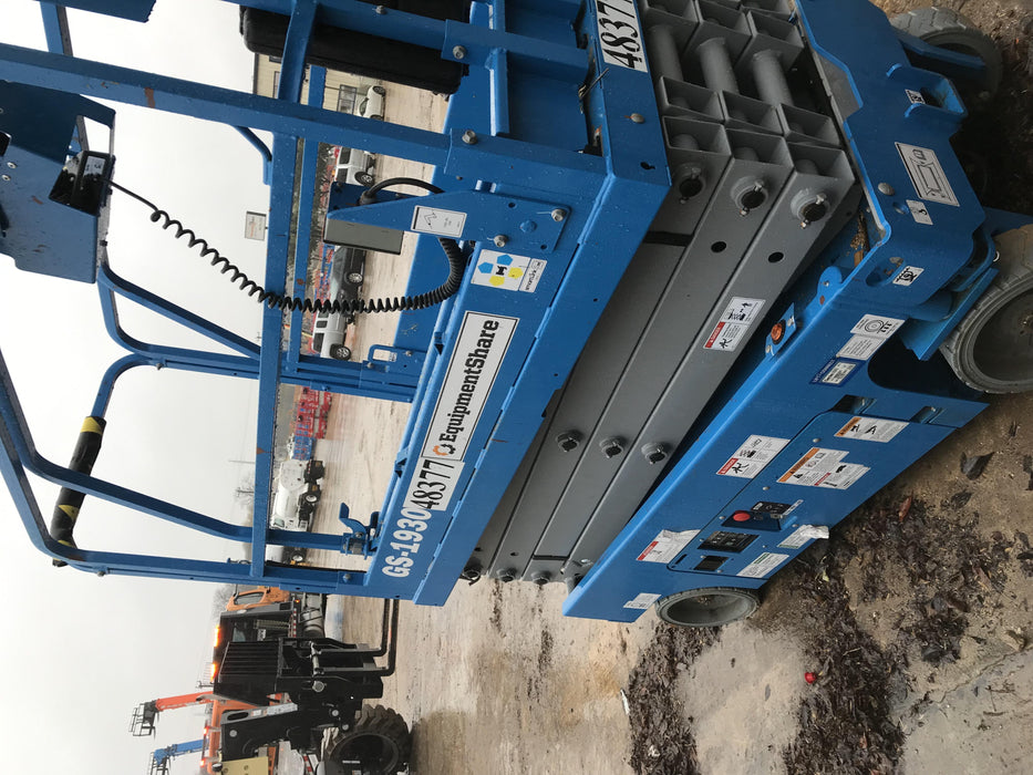 2019 Genie GS-1930 Fixed rails with chain Entry