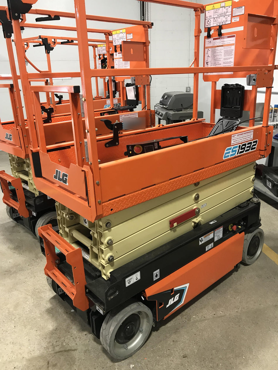 2022 JLG ES1932