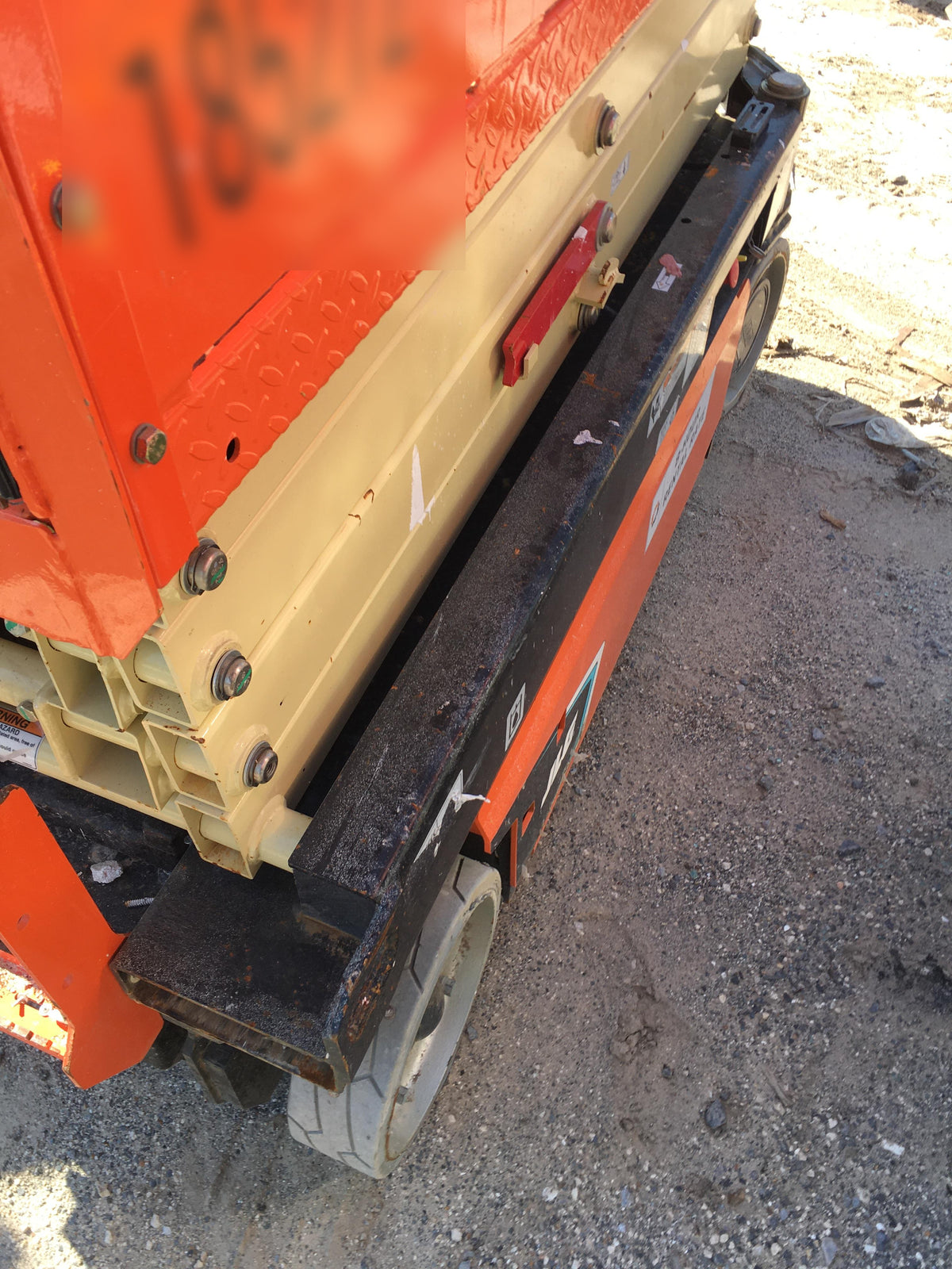 2021 JLG ES1932