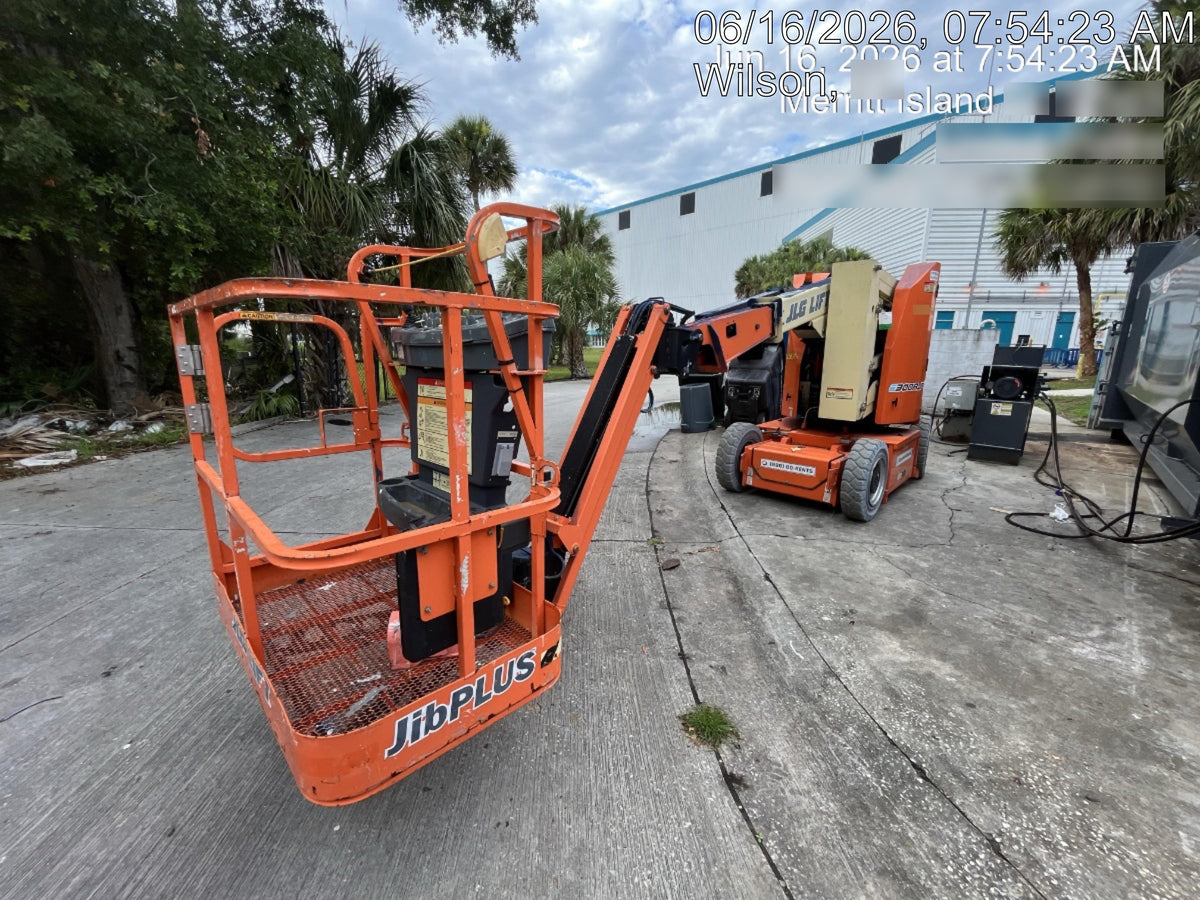 2022 JLG E300AJP