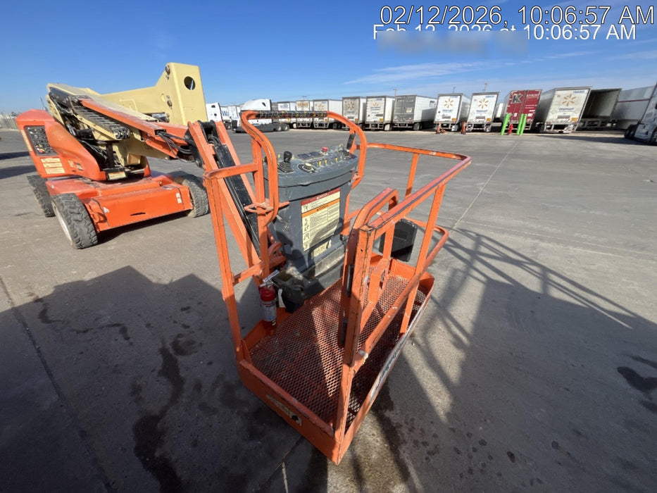 2012 JLG E450AJ