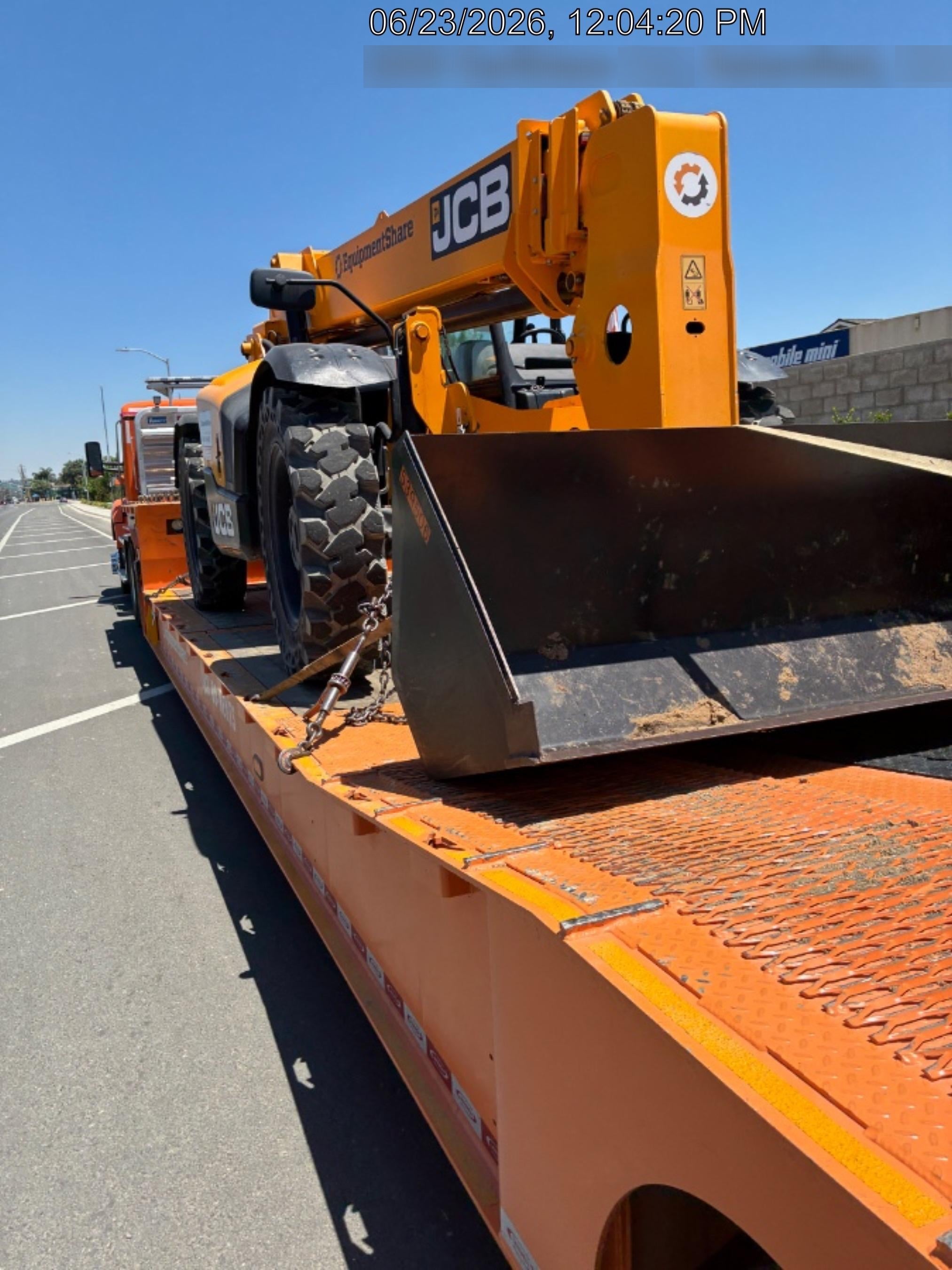 2025 JLG 1001100823