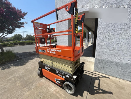 2024 JLG ES1932