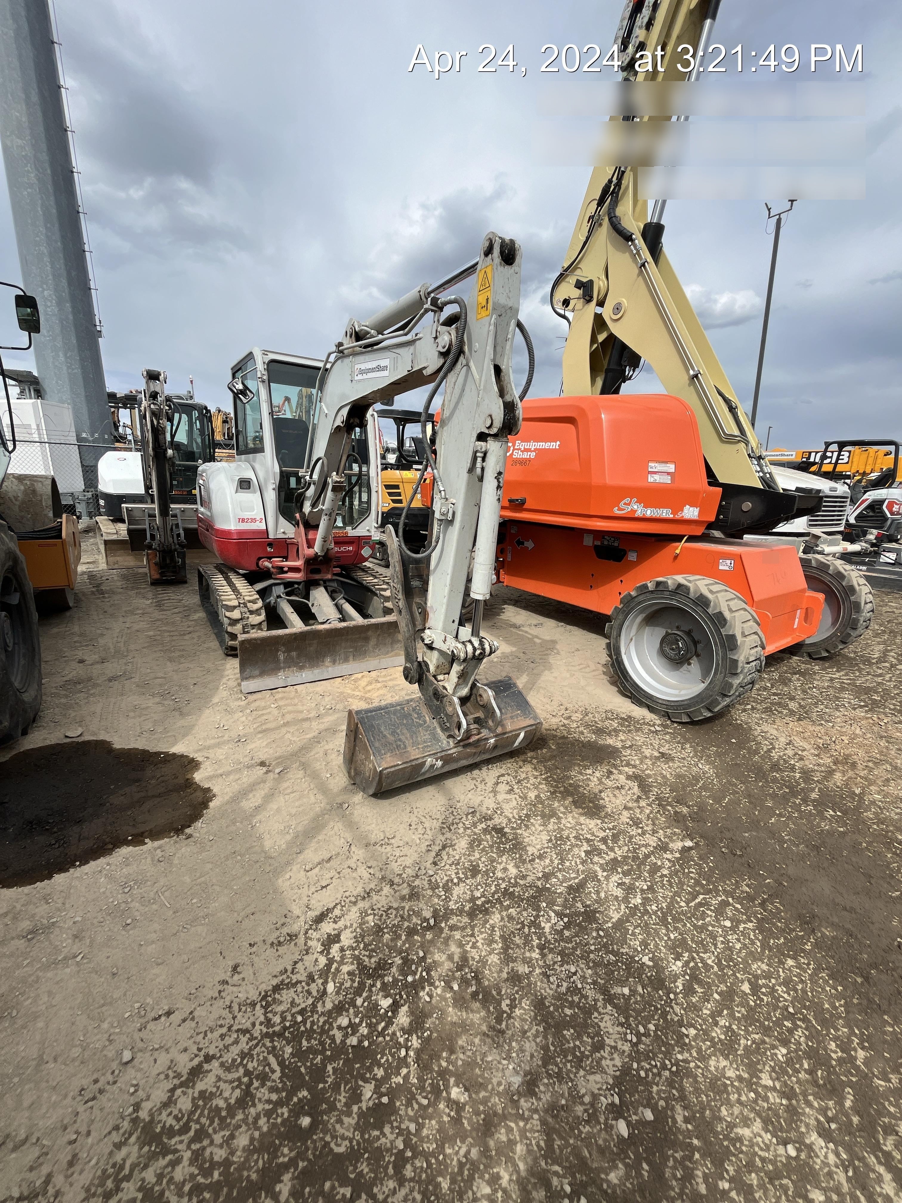 2022 TAKEUCHI TB235-2CR
