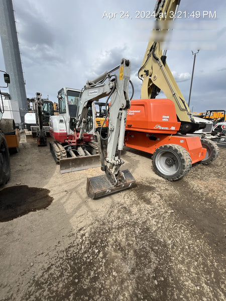 2022 TAKEUCHI TB235-2CR