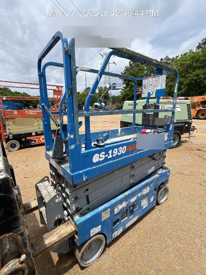 2019 Genie GS-1930 Fixed Rails with Chain Entry