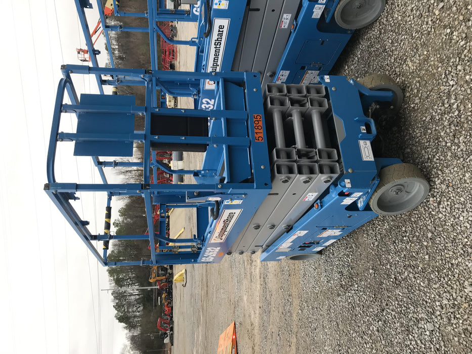 2019 Genie GS-2632 Folding rails with half height swing gate