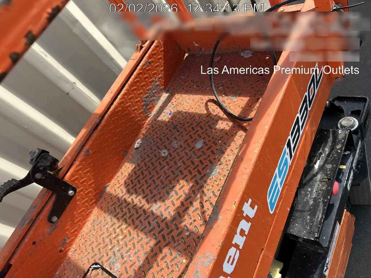 2022 JLG ES1330L