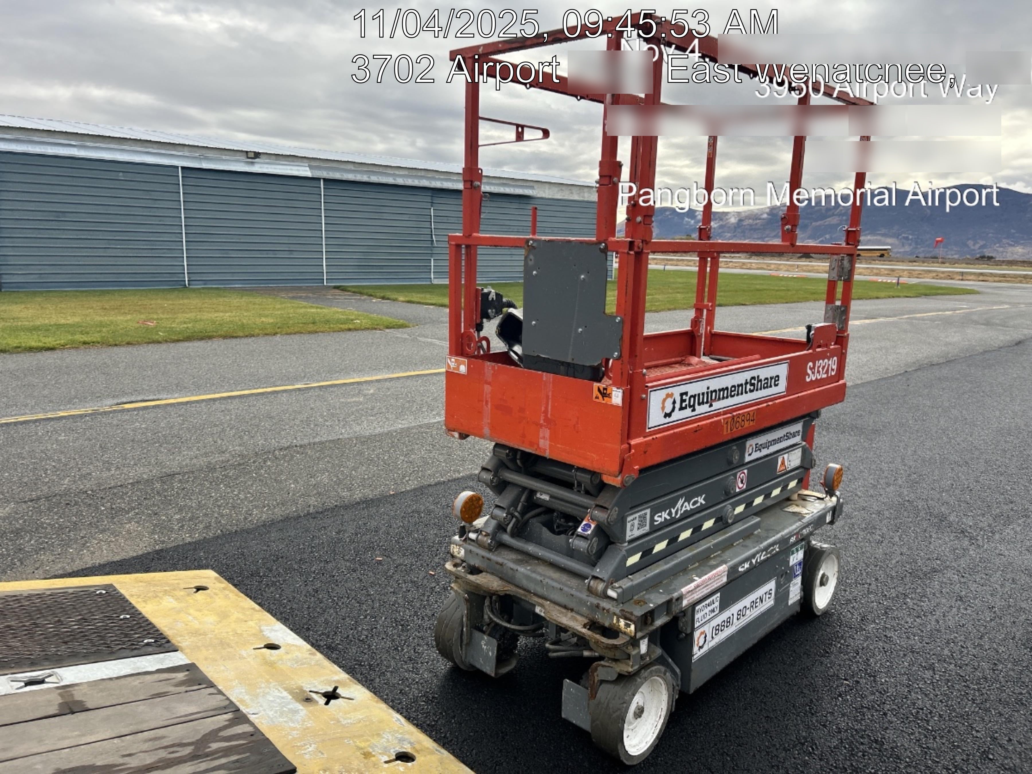 2020 Skyjack SJIII-3219 Solid NM Tires, Half height spring hinged entry gate, Dual Beacons, 800W Inverter