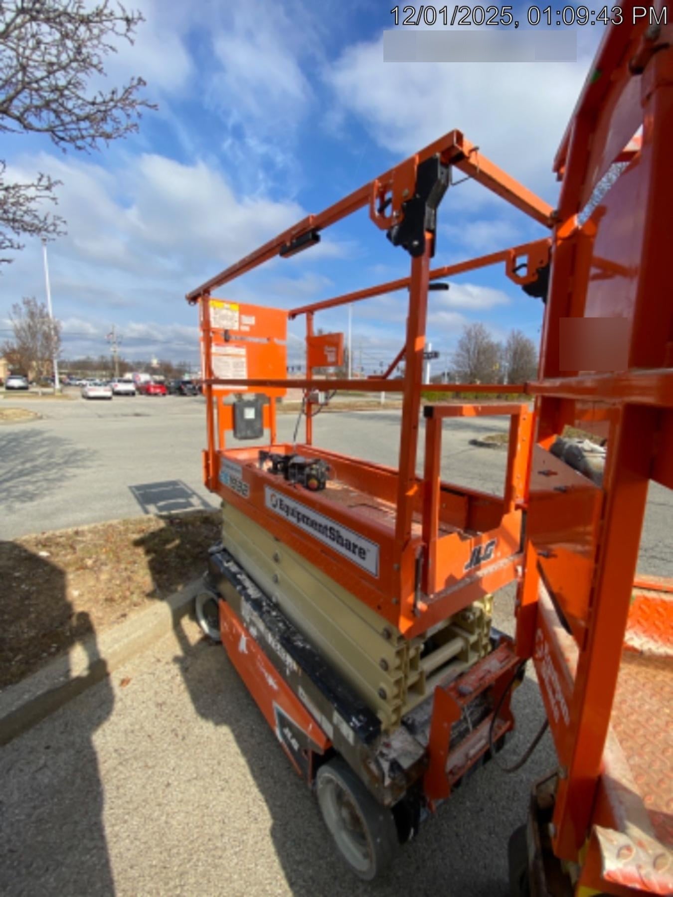 2021 JLG ES1932