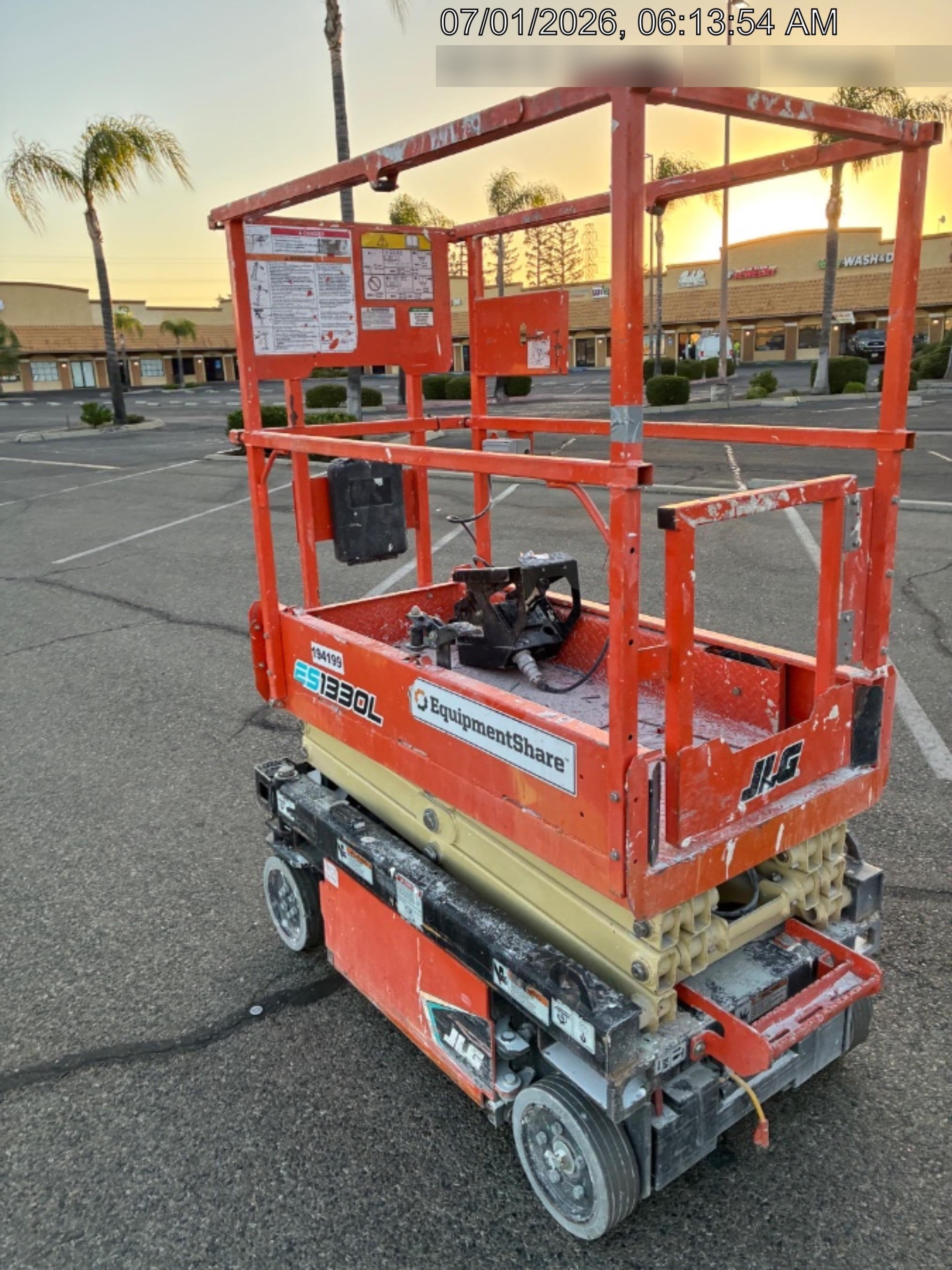 2021 JLG ES1330L