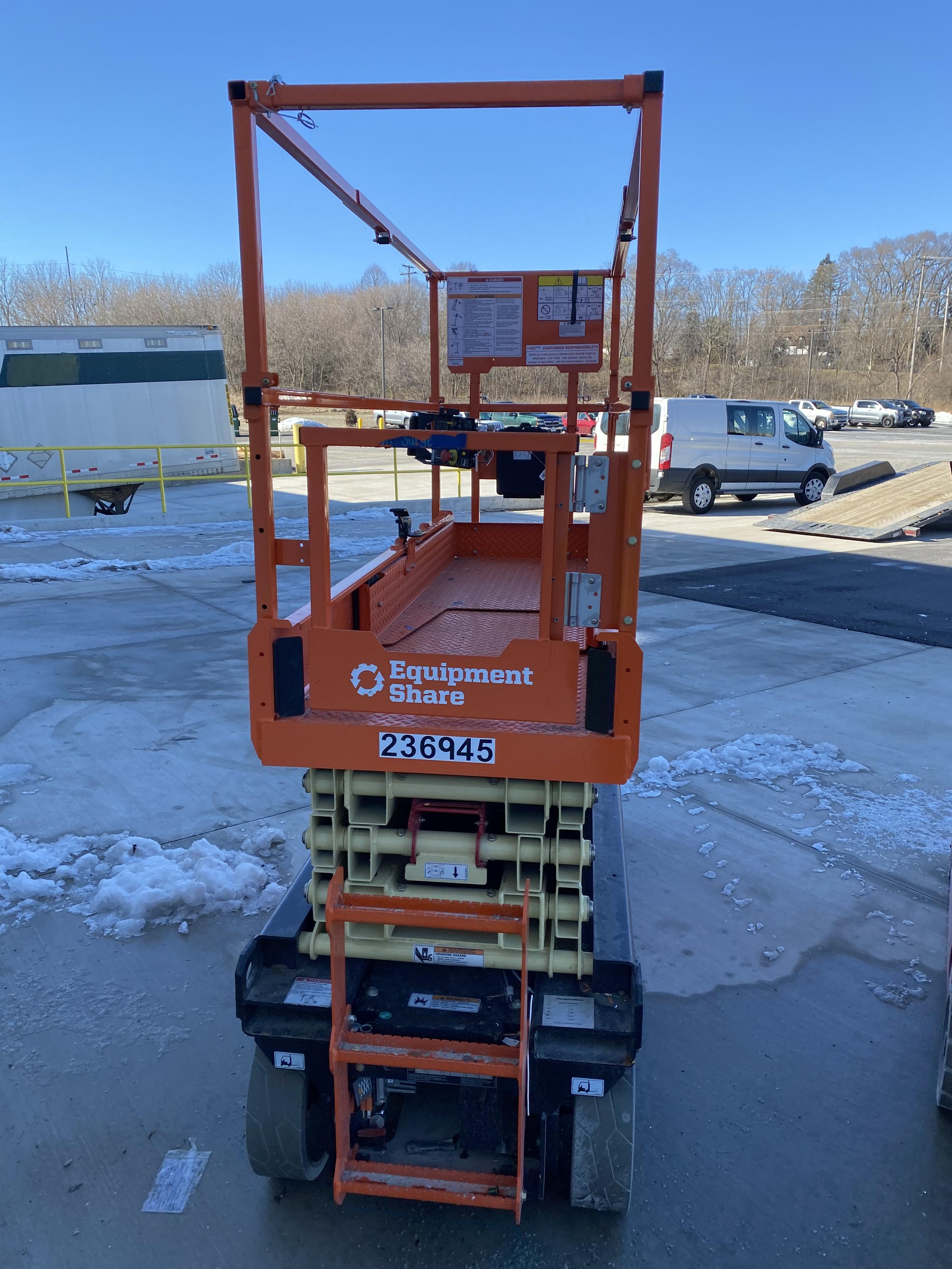 2022 JLG ES2632