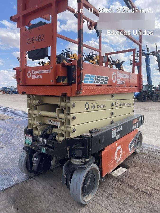2022 JLG ES1932