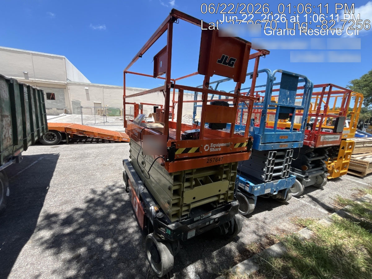 2022 JLG ES3246