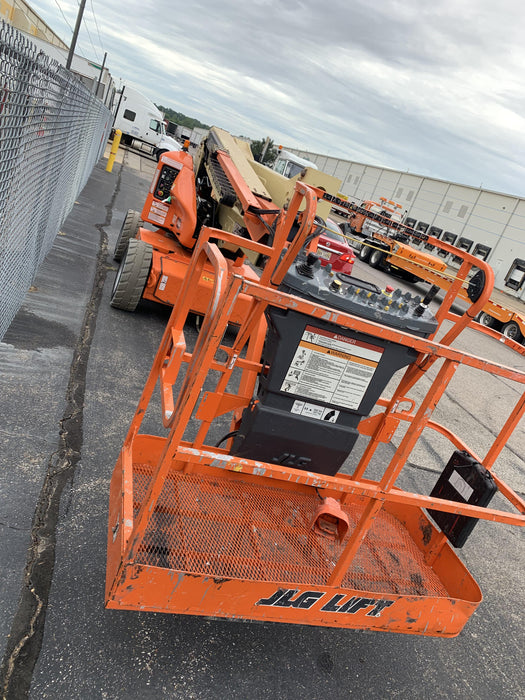 2019 JLG E450AJ
