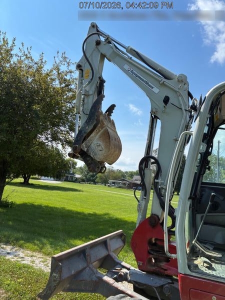 2022 TAKEUCHI TB250-2CR