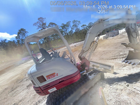 2022 TAKEUCHI TB235-2R