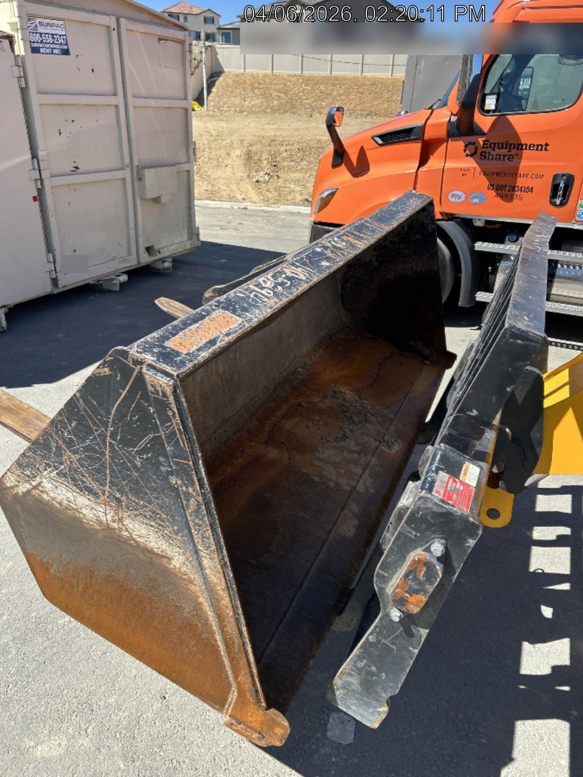 2022 JLG 1001100823