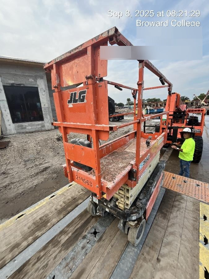 2022 JLG ES1932
