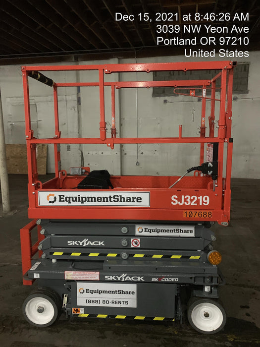 2020 Skyjack SJIII-3219 Solid NM Tires, Half height spring hinged entry gate, Dual Beacons, 800W Inverter