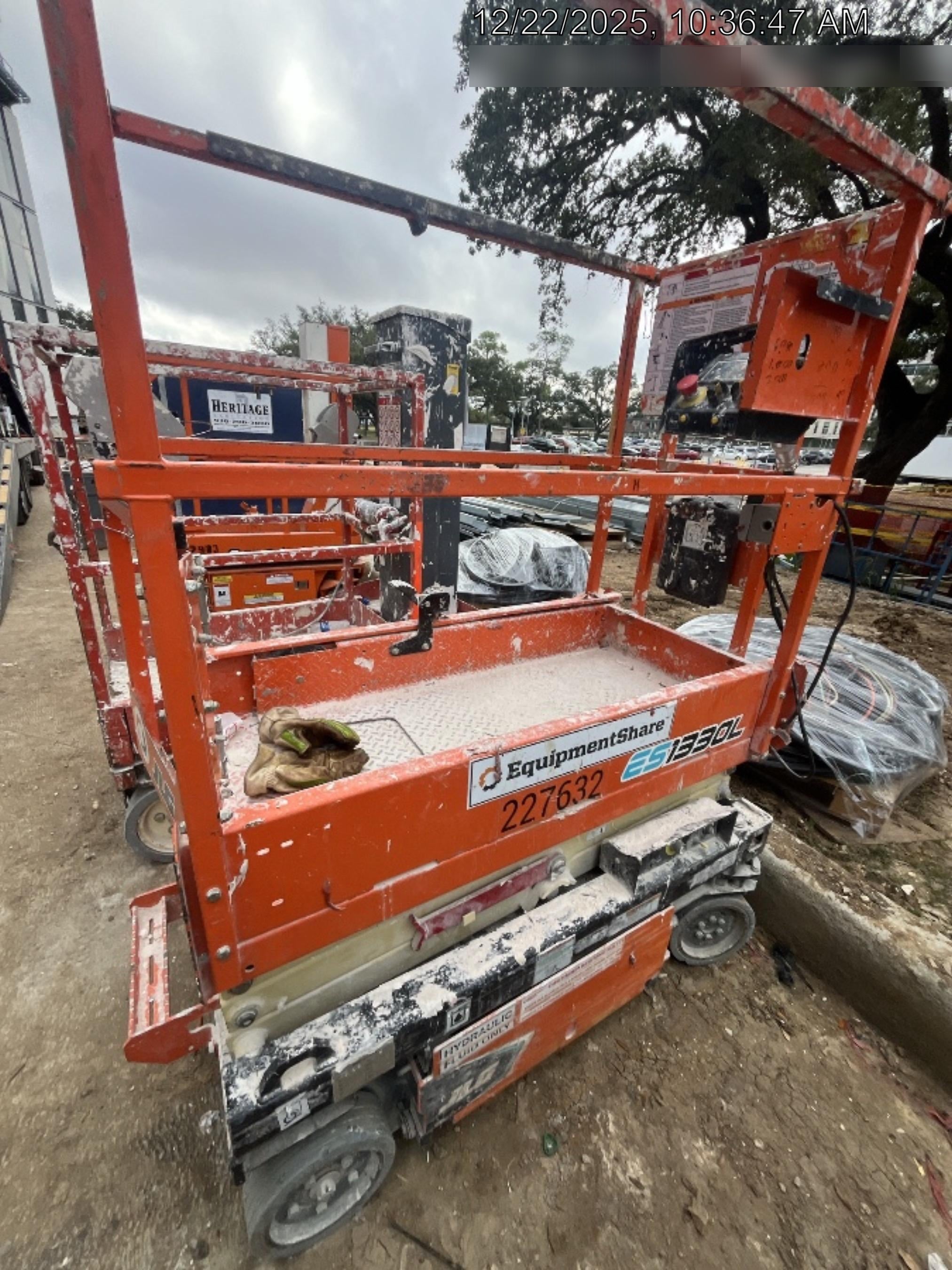 2022 JLG ES1330L