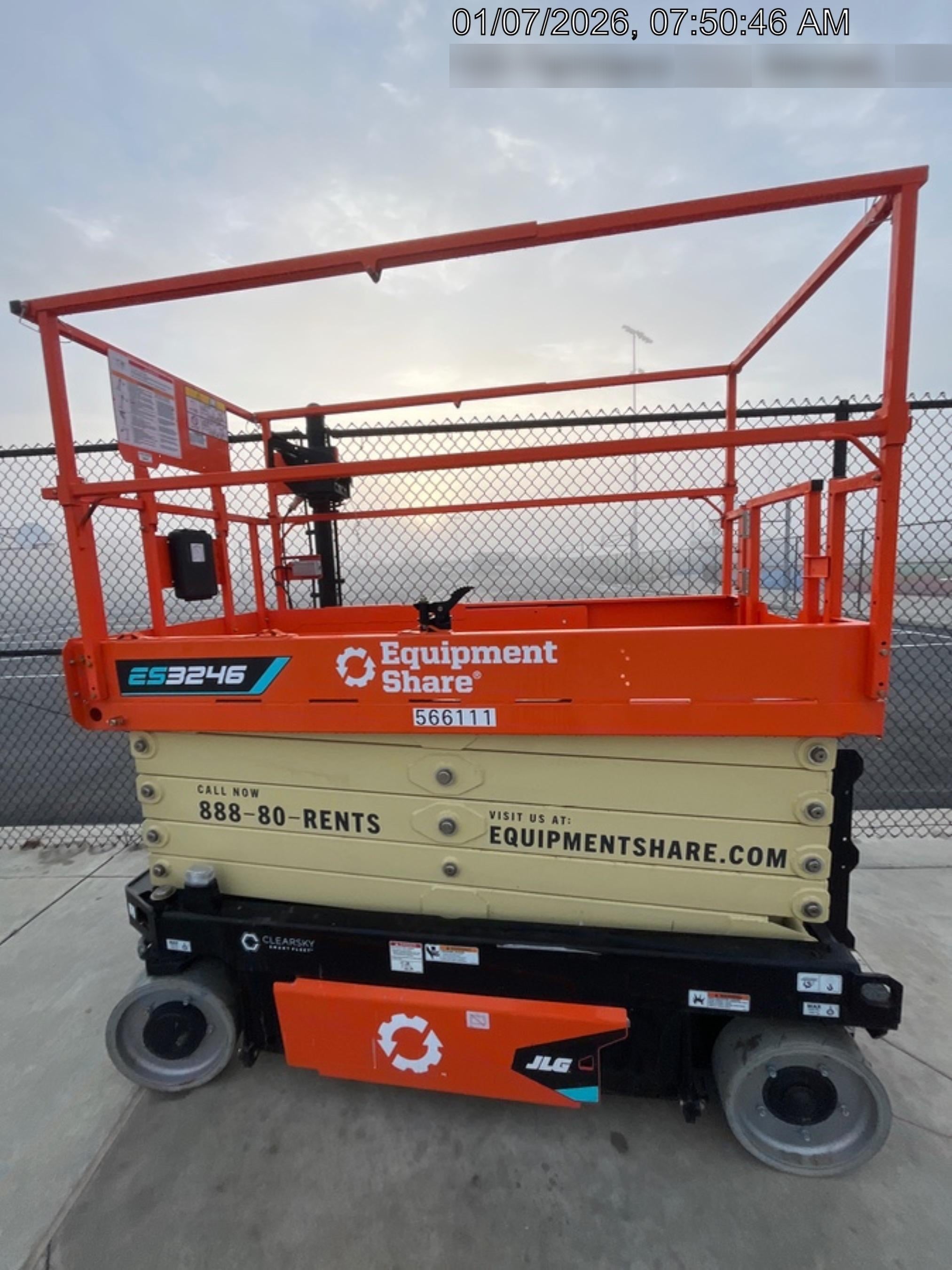 2025 JLG ES3246