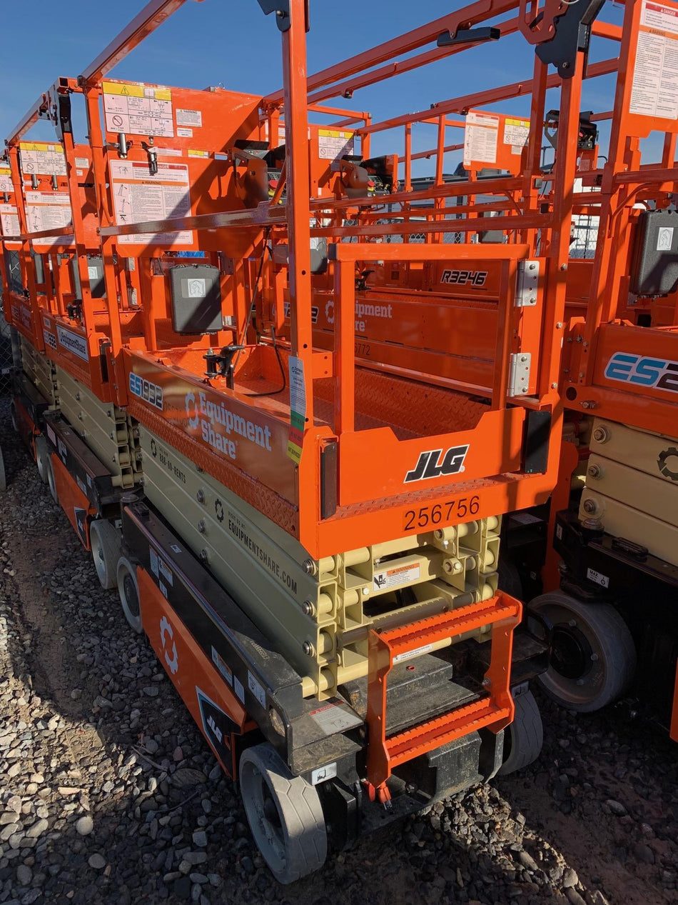 2022 JLG ES1932