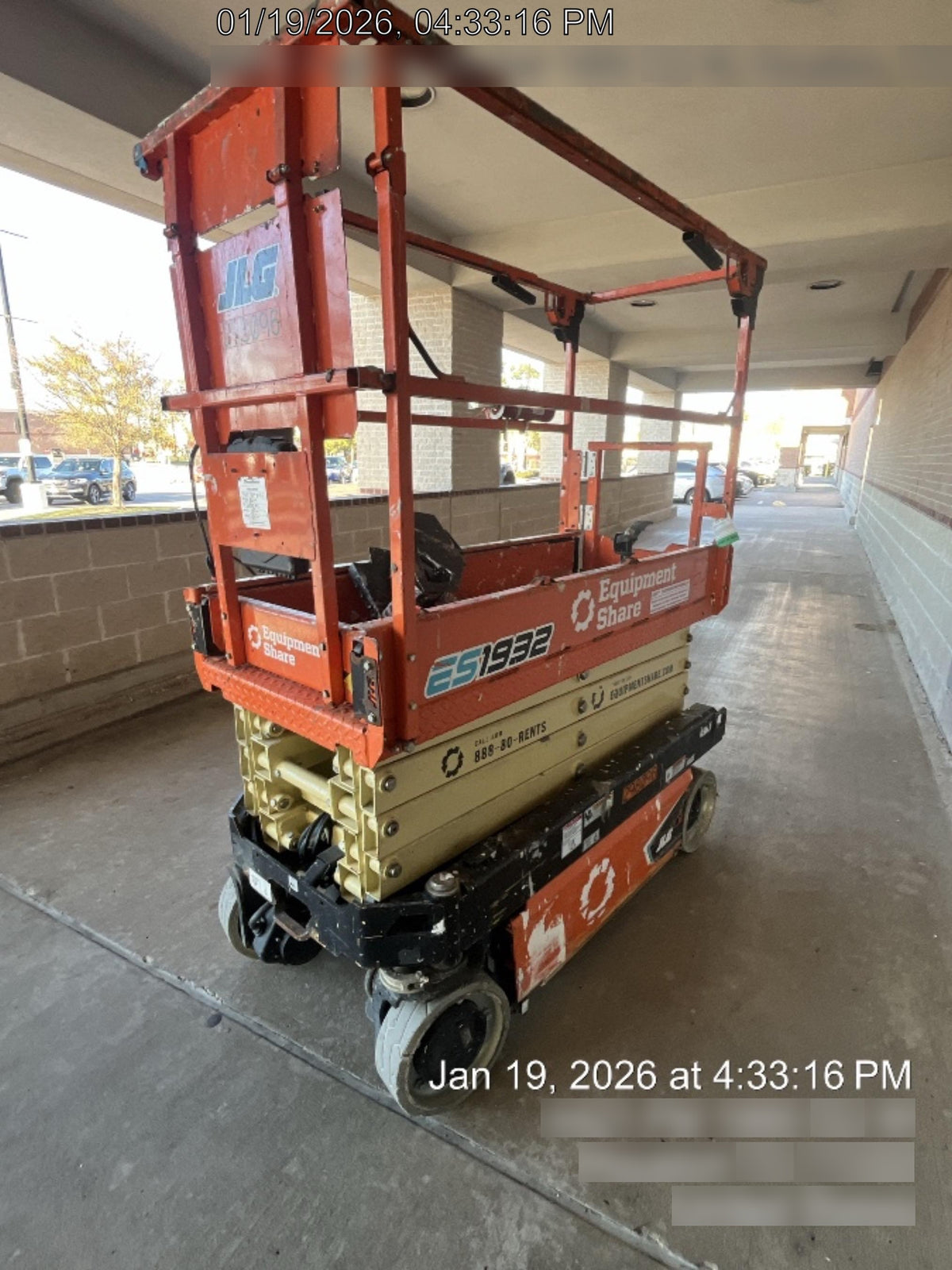 2023 JLG ES1932