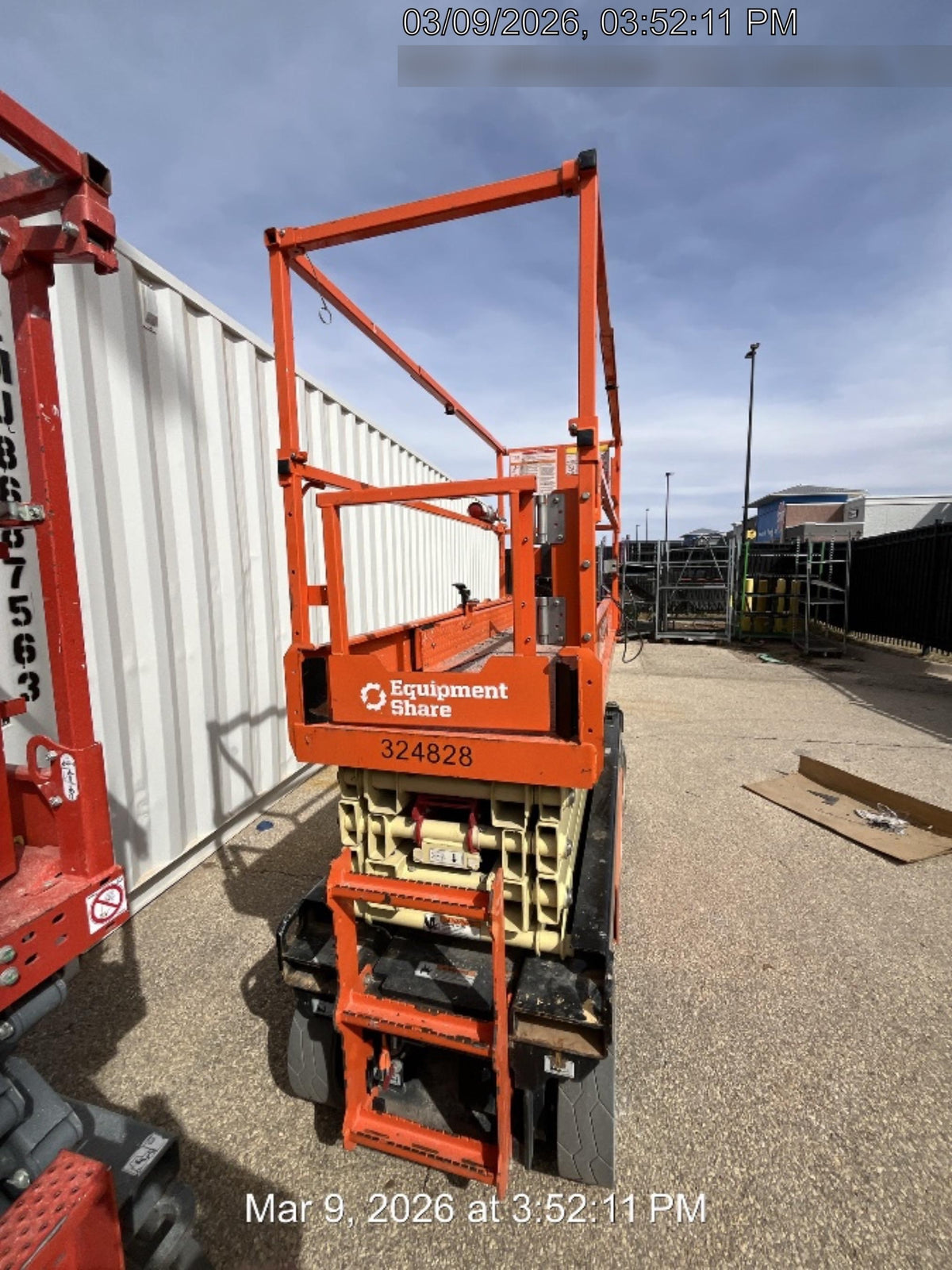 2023 JLG ES2632
