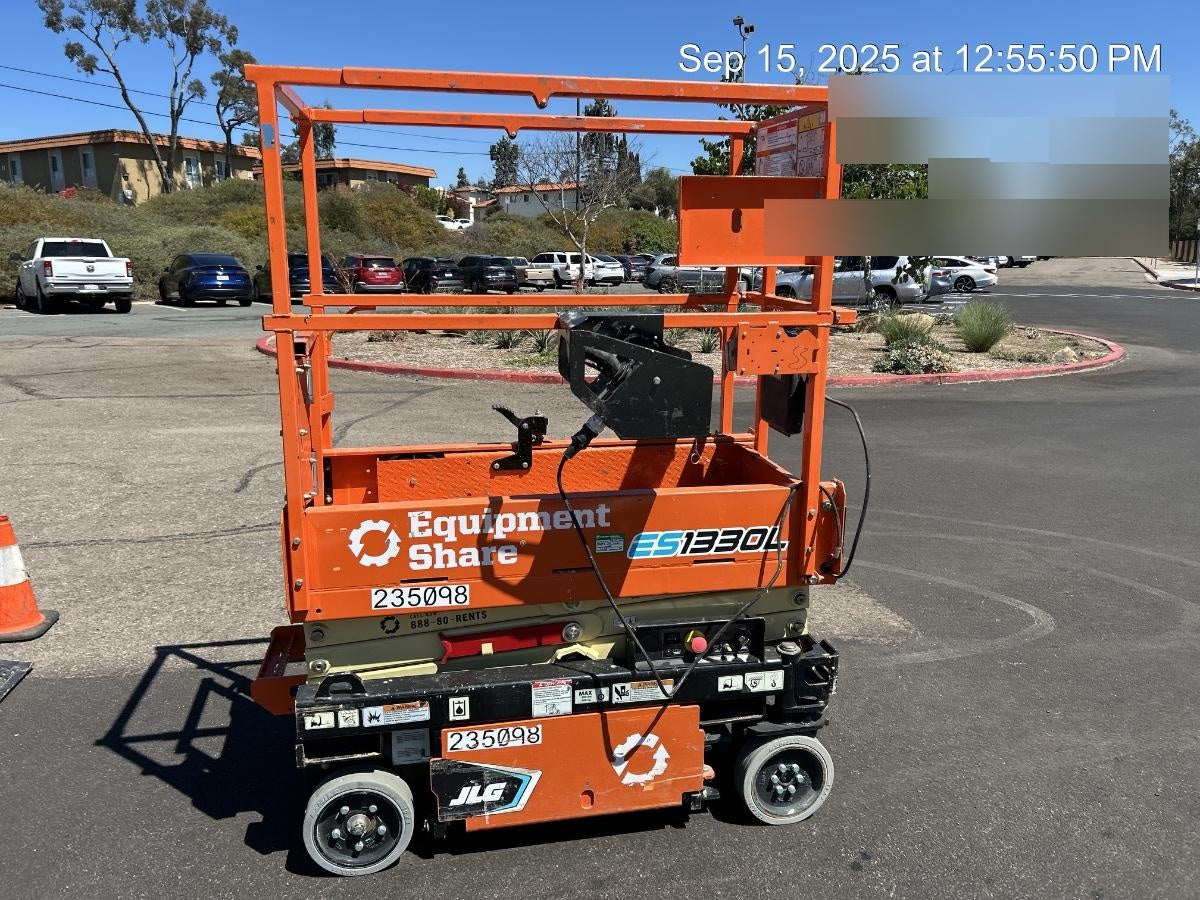 2022 JLG ES1330L