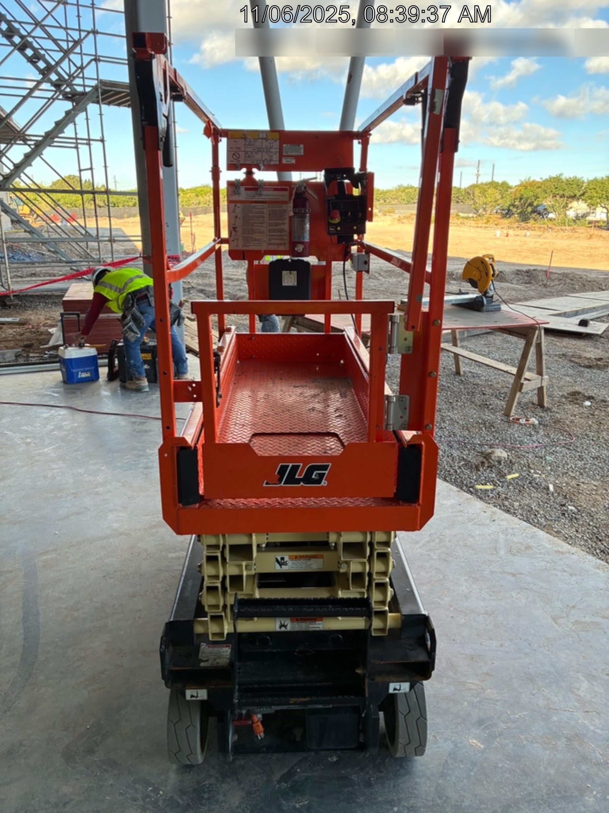 2025 JLG ES1932