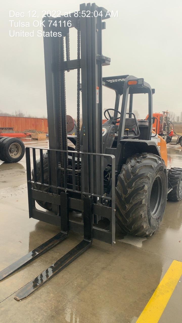 2023 CASE 588H