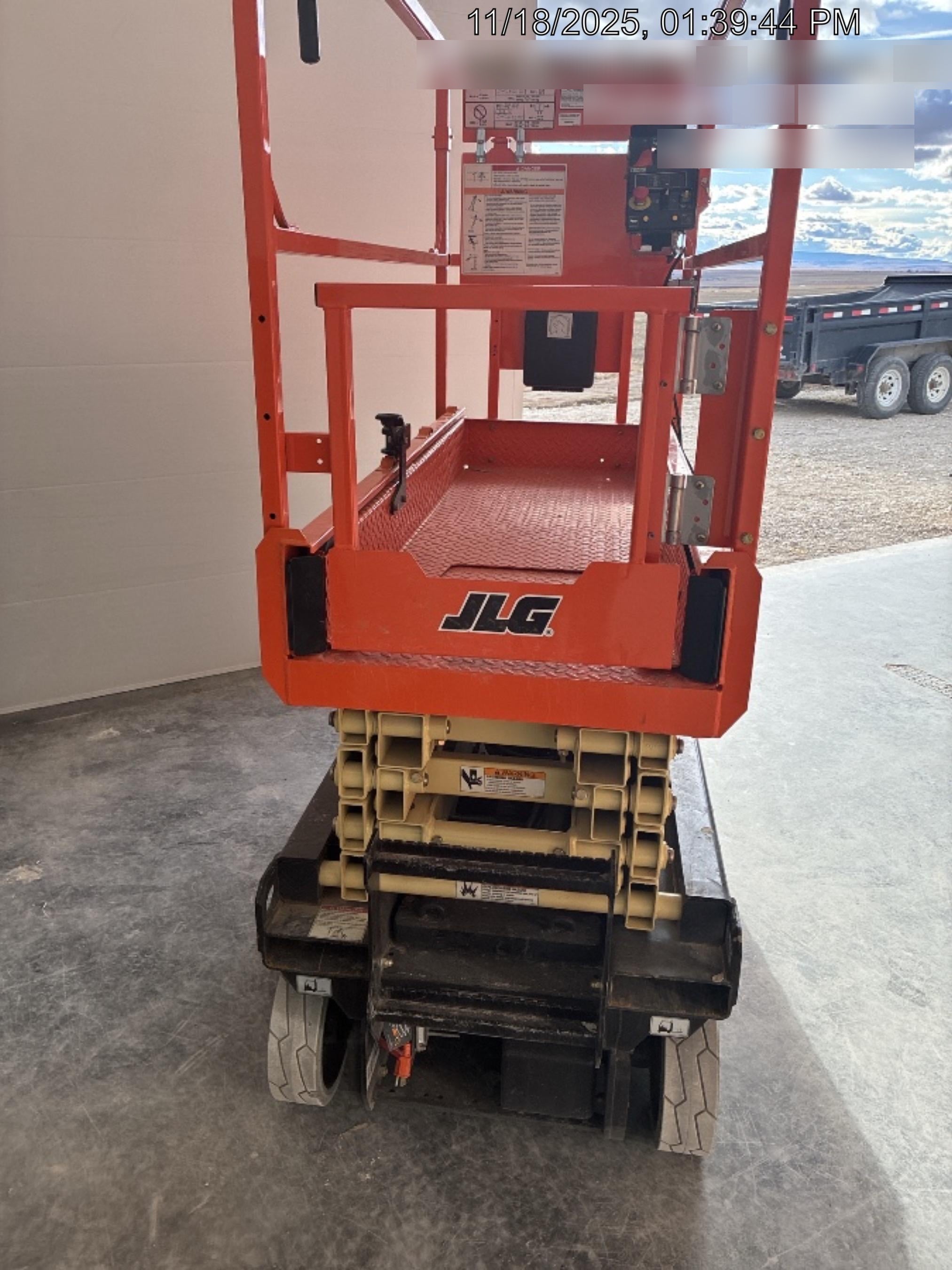 2025 JLG ES1932