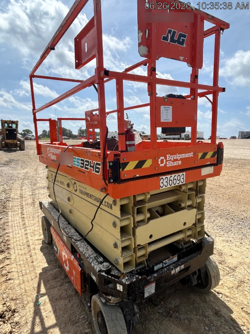 2023 JLG ES3246