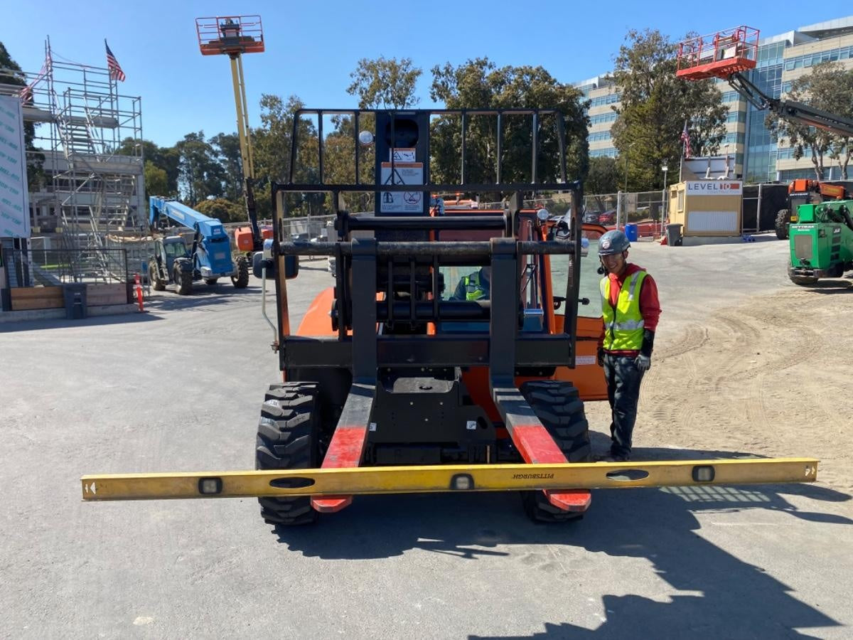 2025 JLG 519