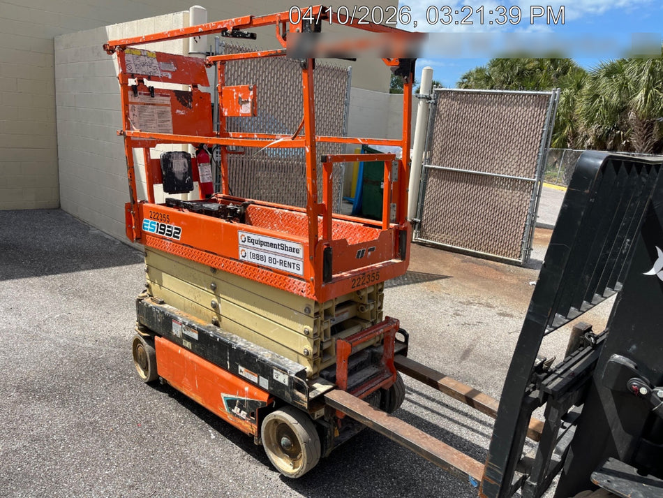 2022 JLG ES1932