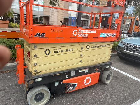 2022 JLG ES3246