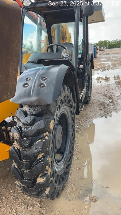 2019 JCB 510-56 JCB 510-56 74 HP w/Open ROPS, Beacon, Aux Hydraulics, Worklights, Solid Tires