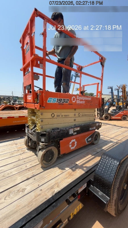 2022 JLG ES1932