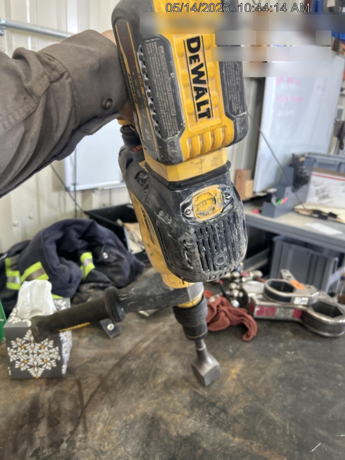 2023 DEWALT DCB609