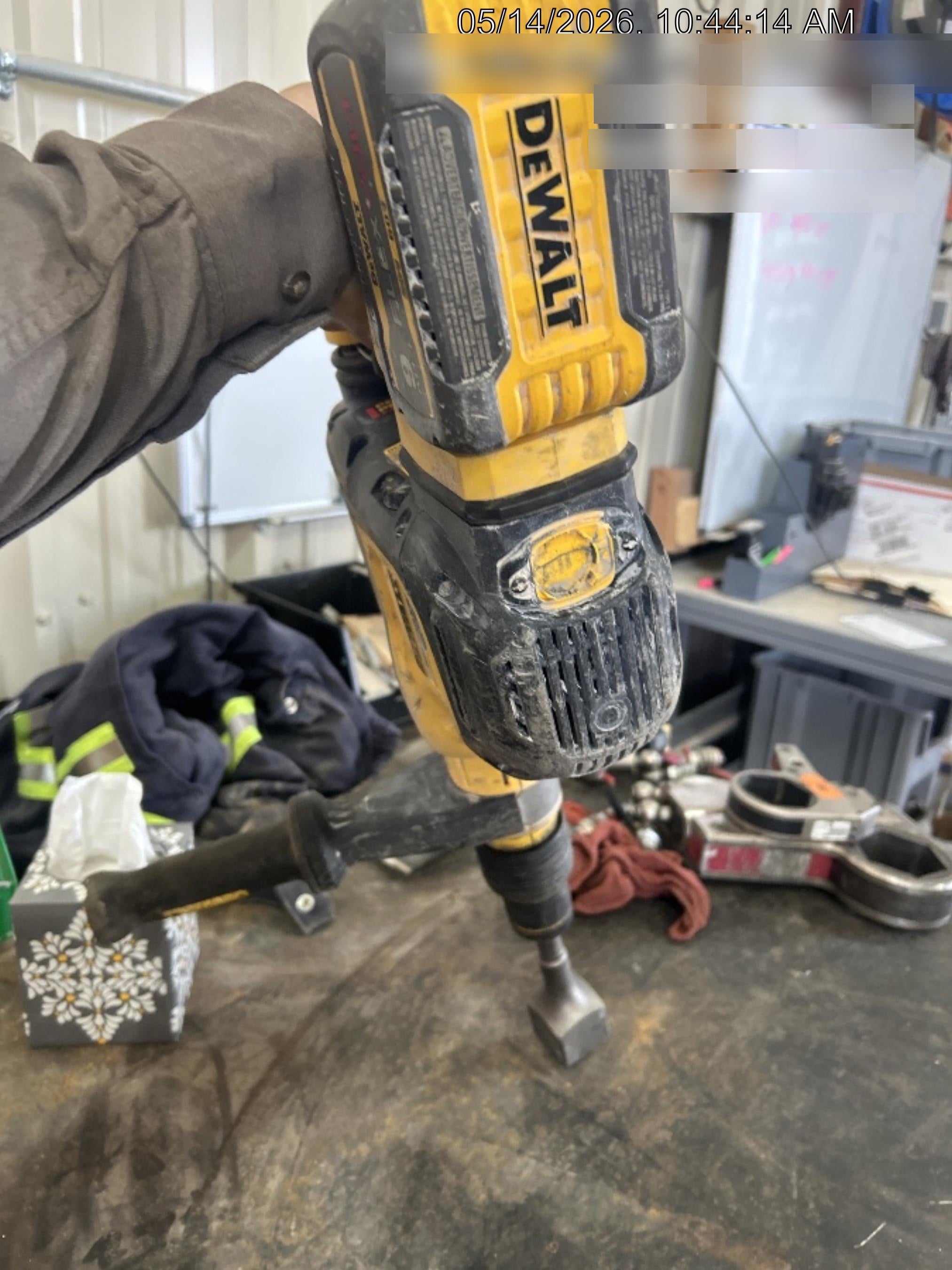 2023 DEWALT DCB609