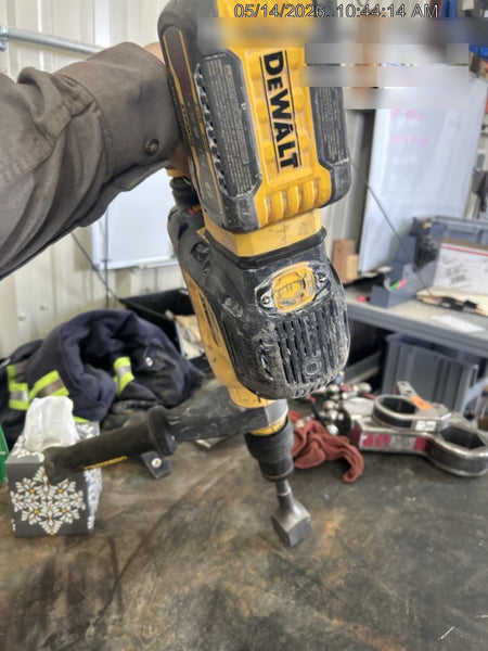 2023 DEWALT DCB609