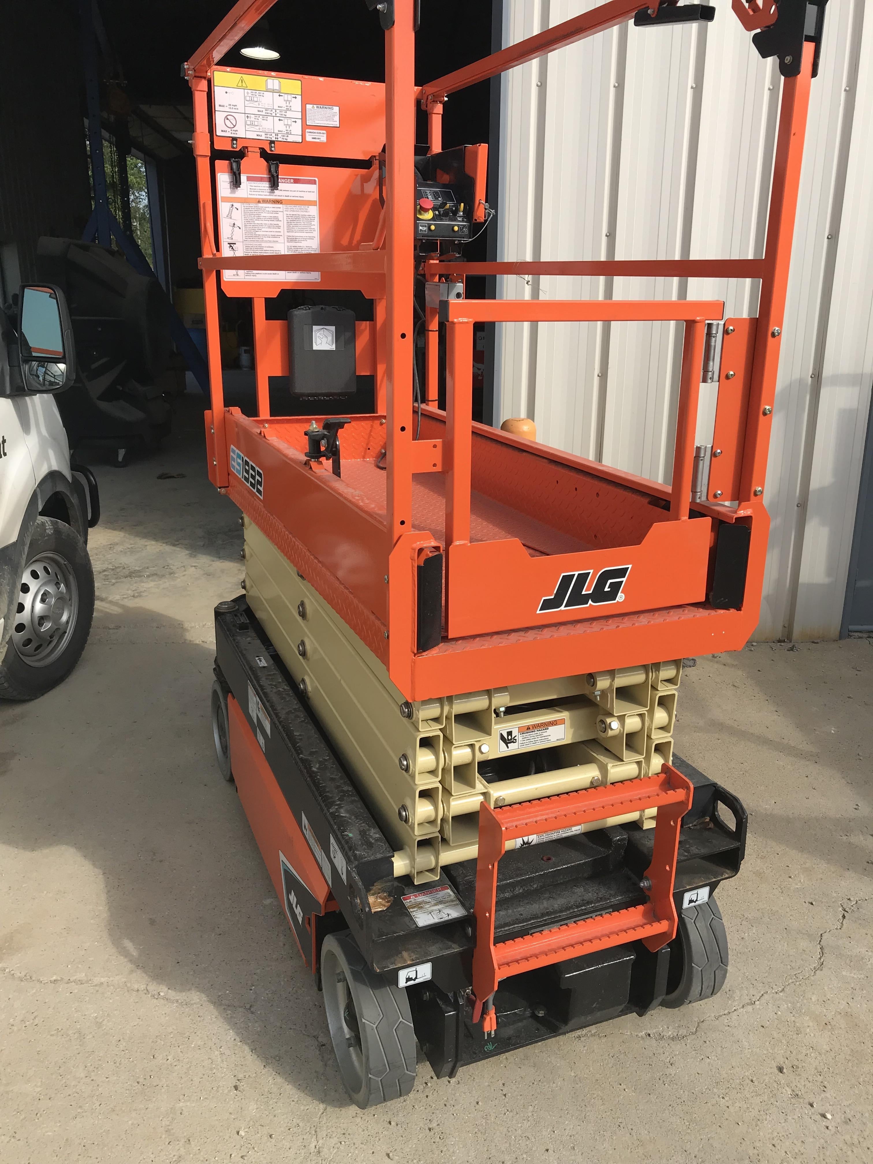 2021 JLG ES1932